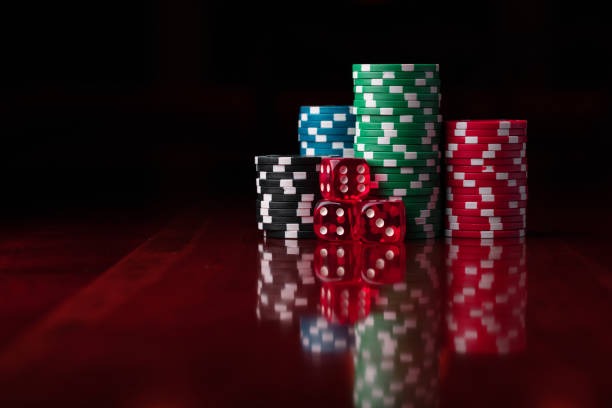 Mobile phone displaying hrvslot live-dealer blackjack table with camera feed and betting controls