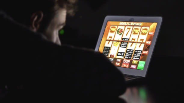 Auto Roulette wheel and betting layout on mobile screen
